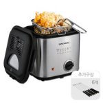 노릇한 감자튀김을 튀기고 있는 튀김기